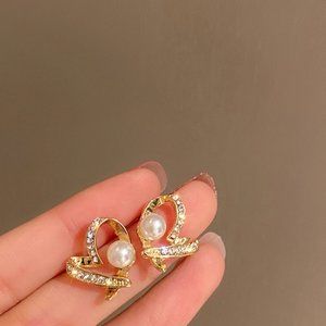 Women Stud Earrings